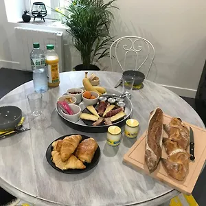 Les Hirondelles Du Marais Bed & Breakfast